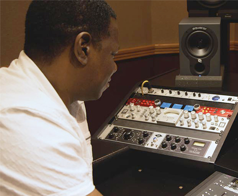  著名制作人/声音工程师Dave Isaac使用Focusrite Red 8Pre简化其个人工作室的工作流程