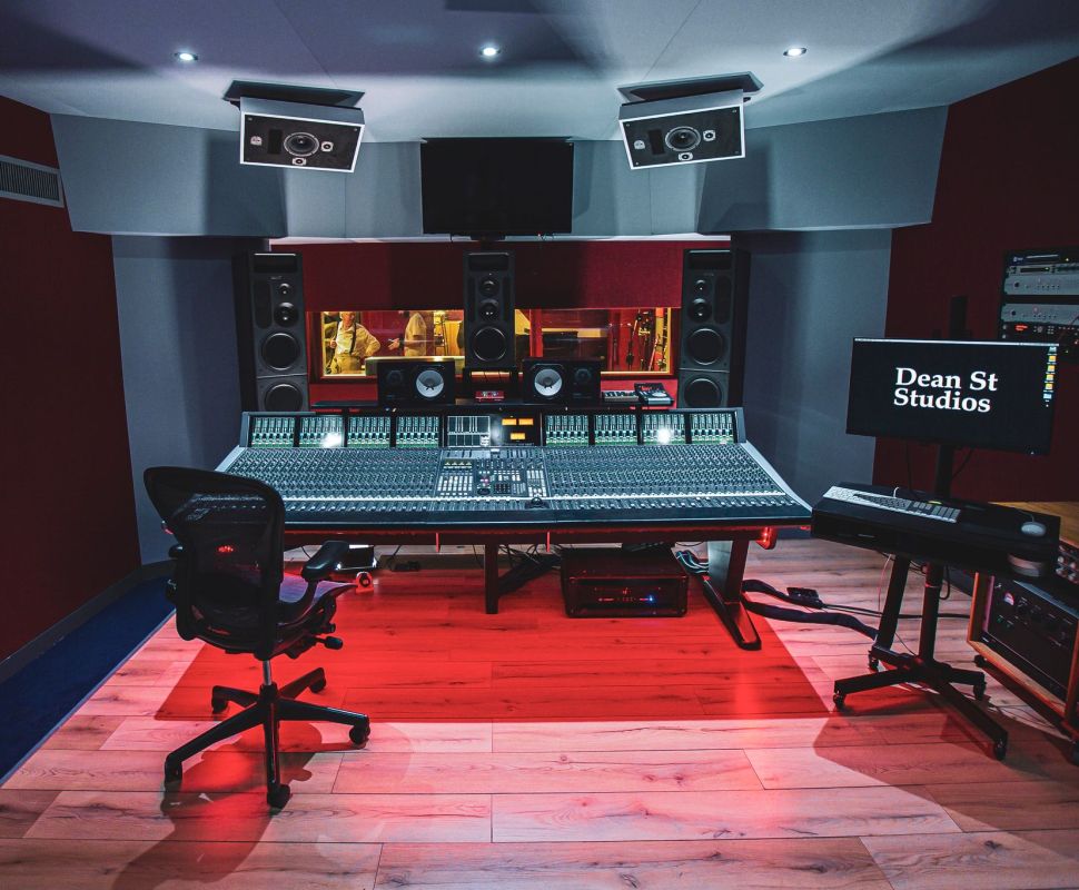 伦敦传奇的迪恩街录音棚安装英国首个配备PMC参考级监听音箱的Dolby Atmos音乐系统